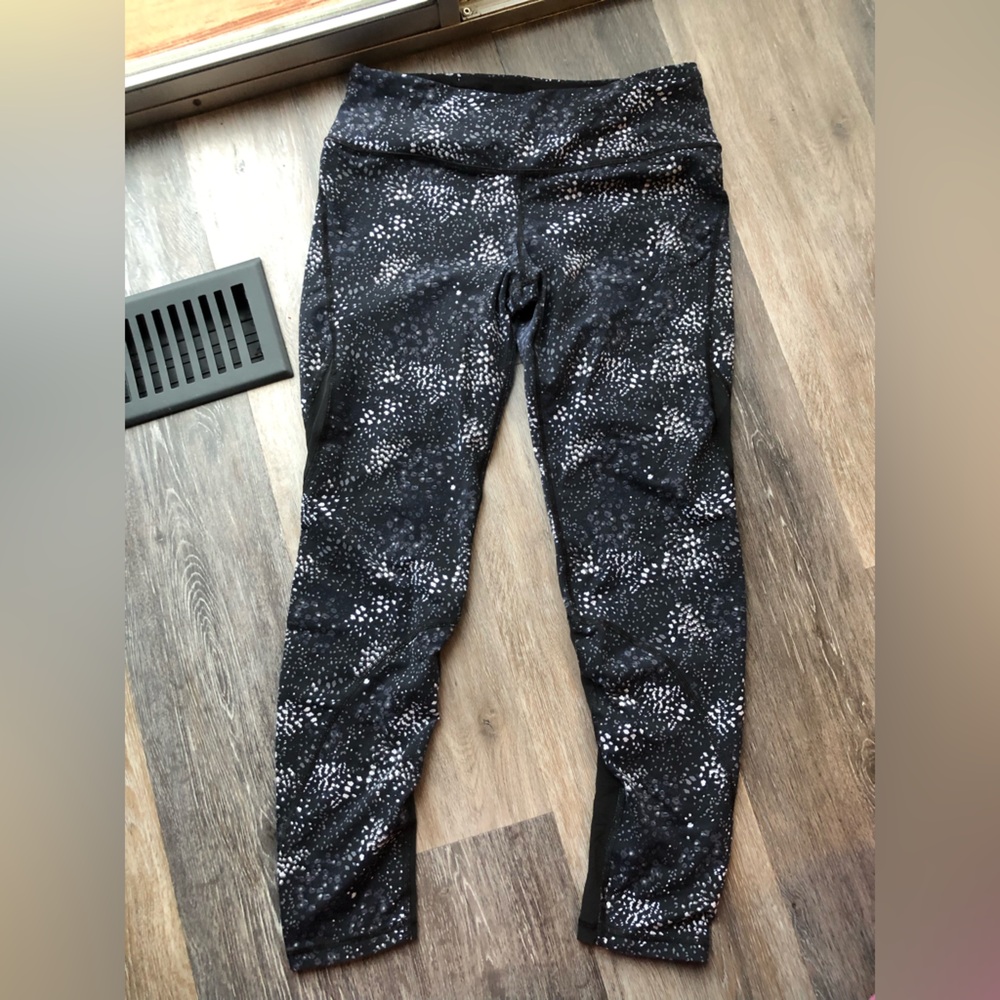 Victoria's Secret Sport Women’s Black and White Sport Leggings Size Large